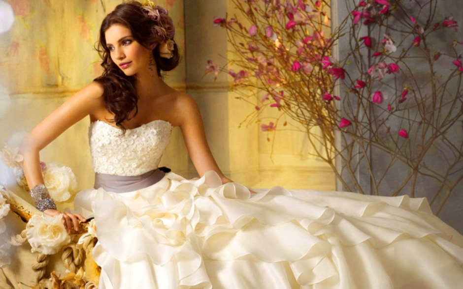 Платье невесты на красивом фоне