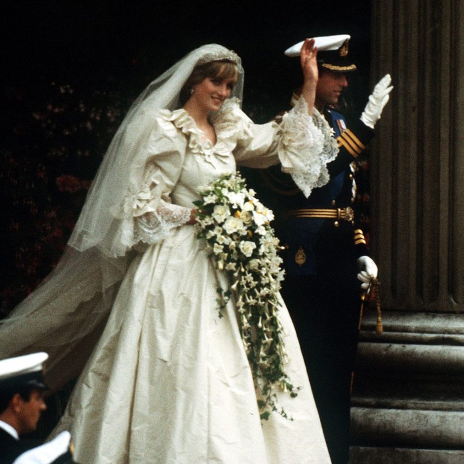 Свадьбы принцессы Дианы и принца Чарльза второе платье