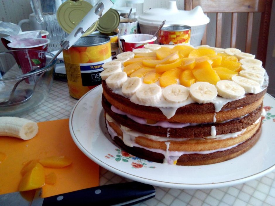 Торт с коржами и сгущенкой и бананами