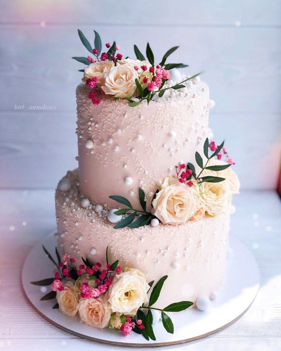 Свадебный торт с живыми цветами одноярусный