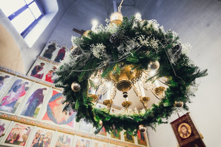 Декорации на Рождество в церкви