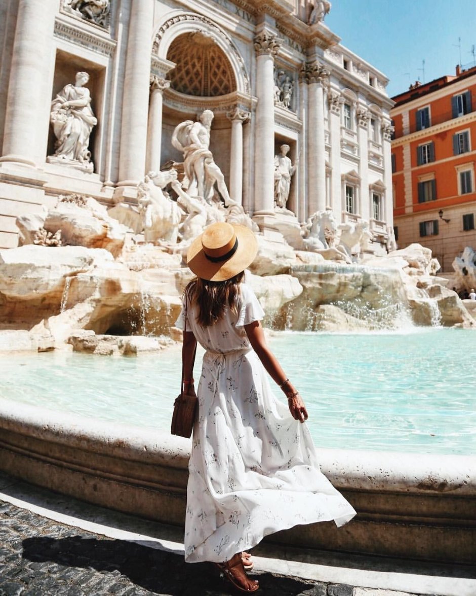 Белое платье в итальянском стиле
