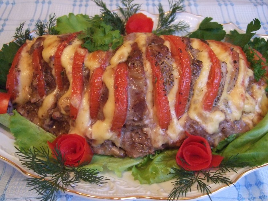 Свинина гармошка запеченная в духовке с помидорами и сыром