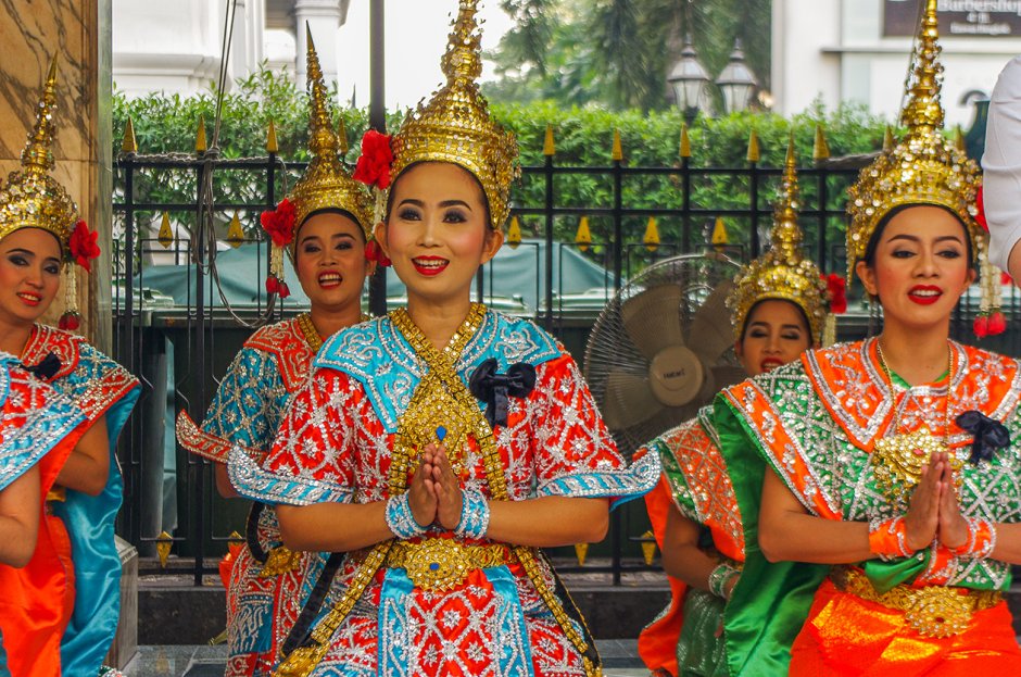 Тайские девушки в национальной одежде