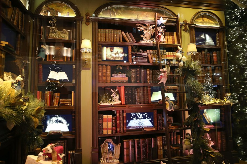 Новогодние витрины книжных магазинов