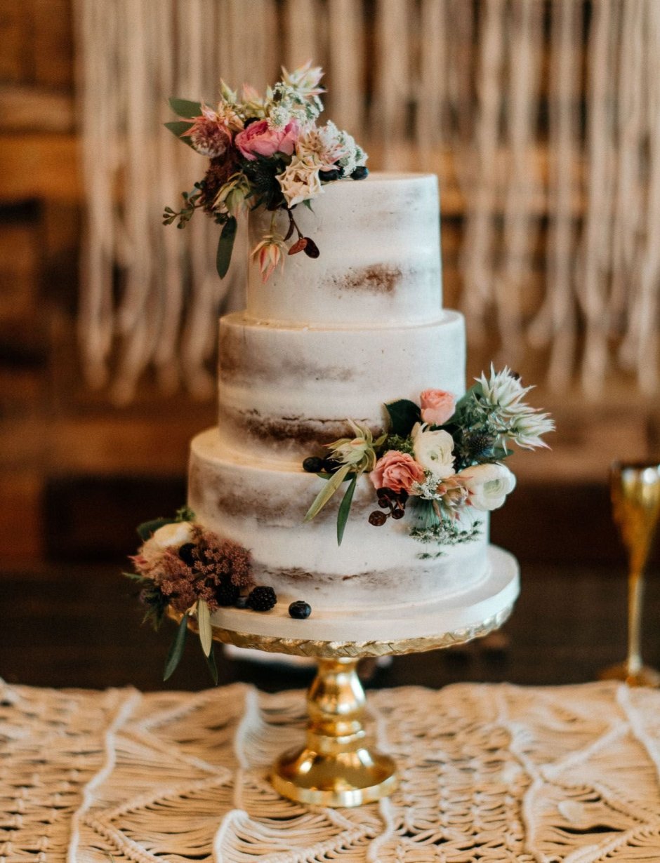 Свадебный торт в стиле бохо двухъярусный