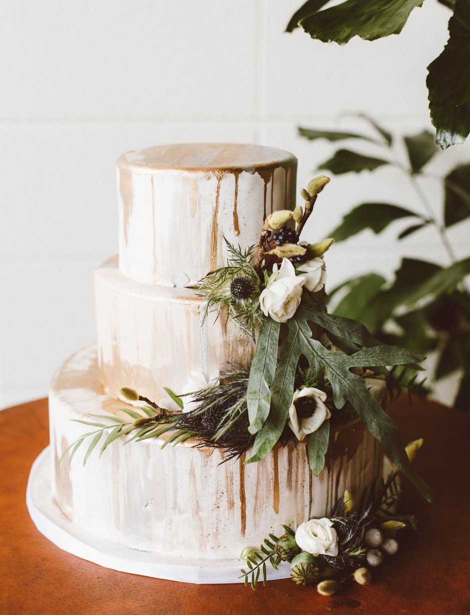 Сиреневый торт с живыми цветами