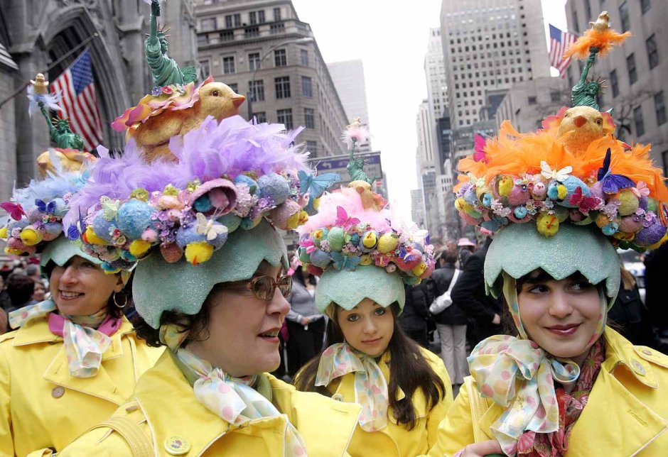 Парад пасхальных шляпок в Англии