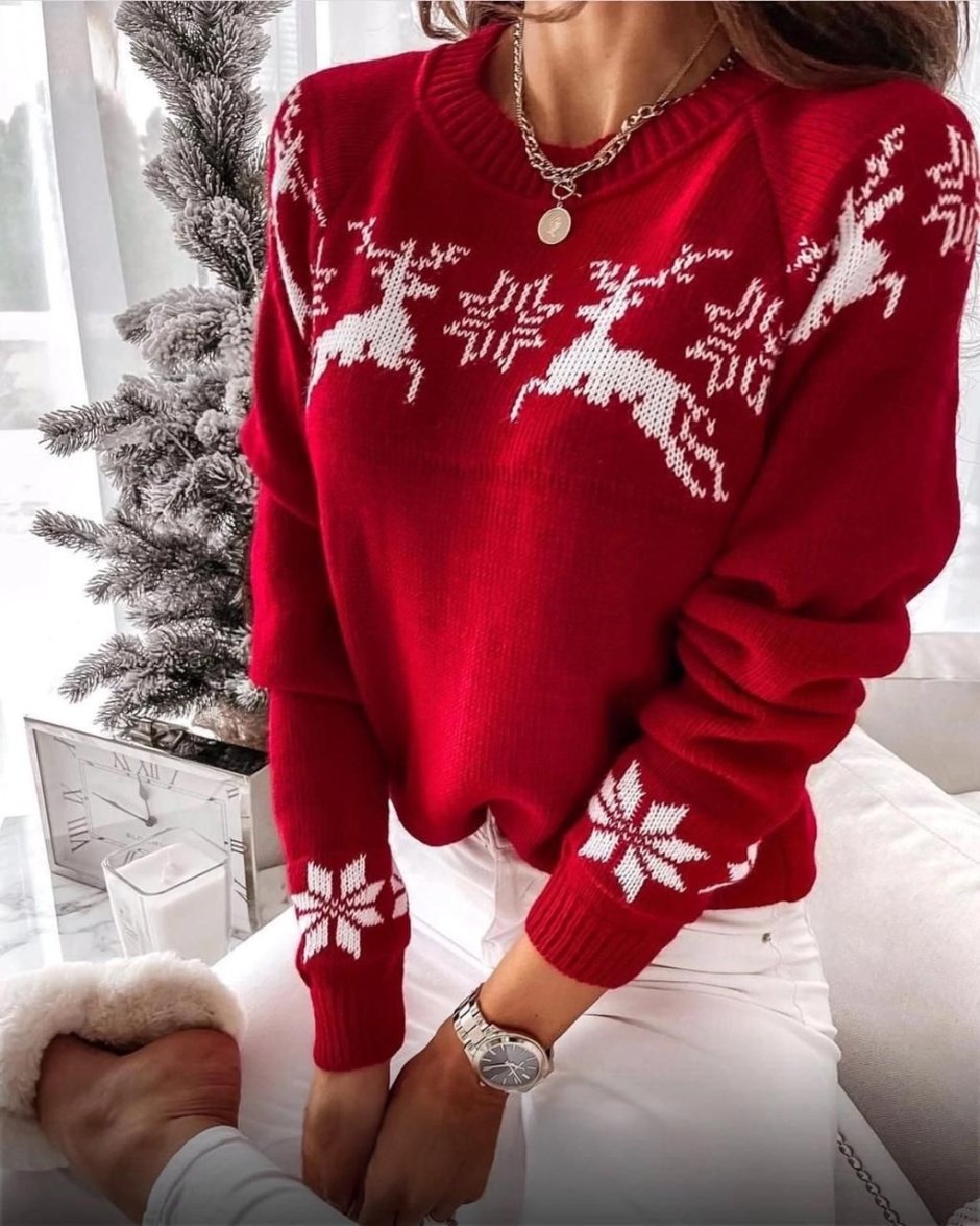 Стильный новогодний свитер