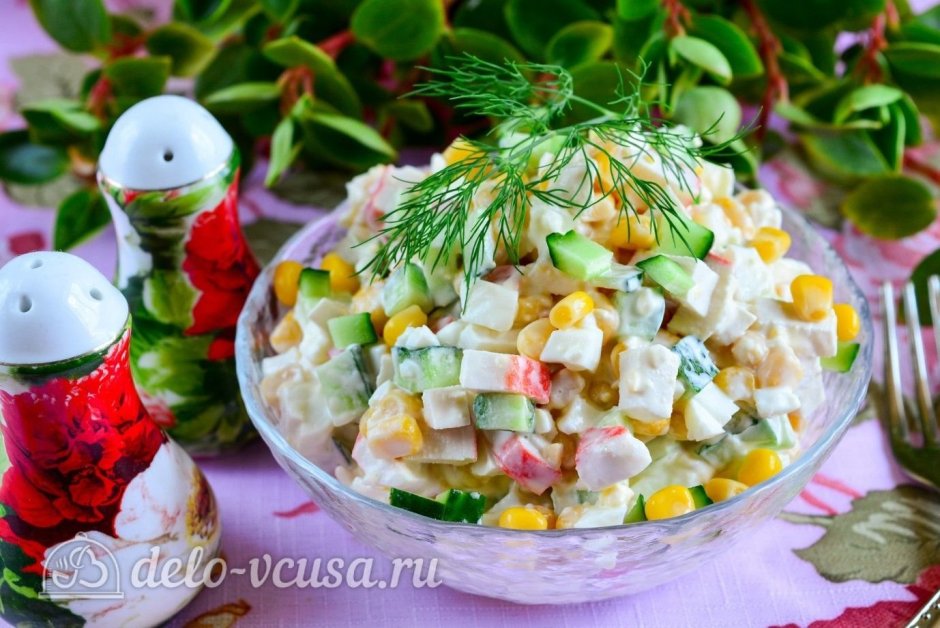 Слоеный крабовый салат с рисом