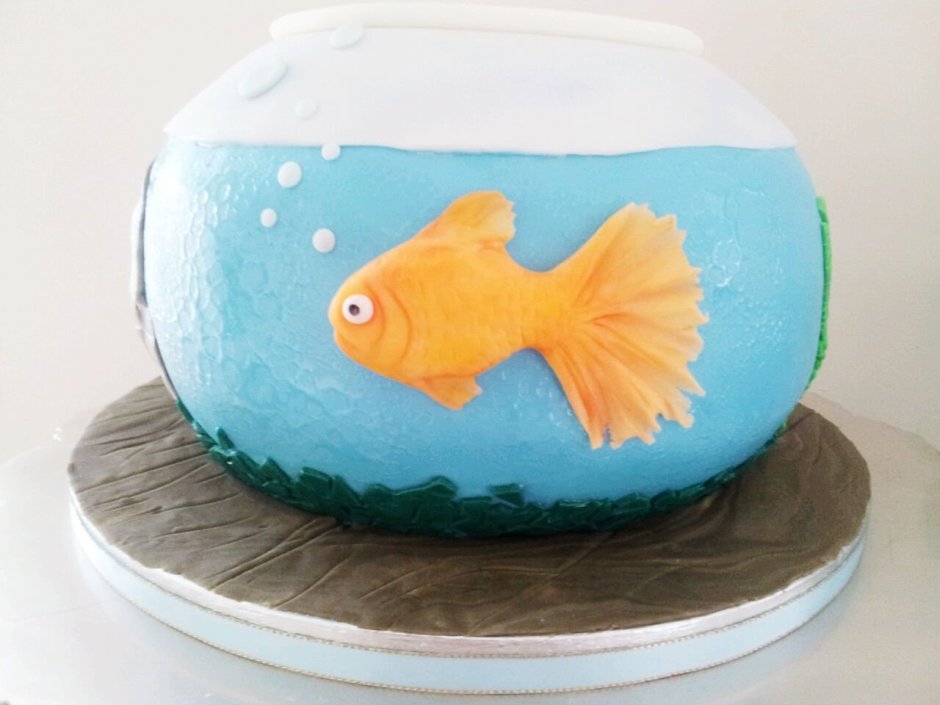 Торт в виде аквариума с рыбками