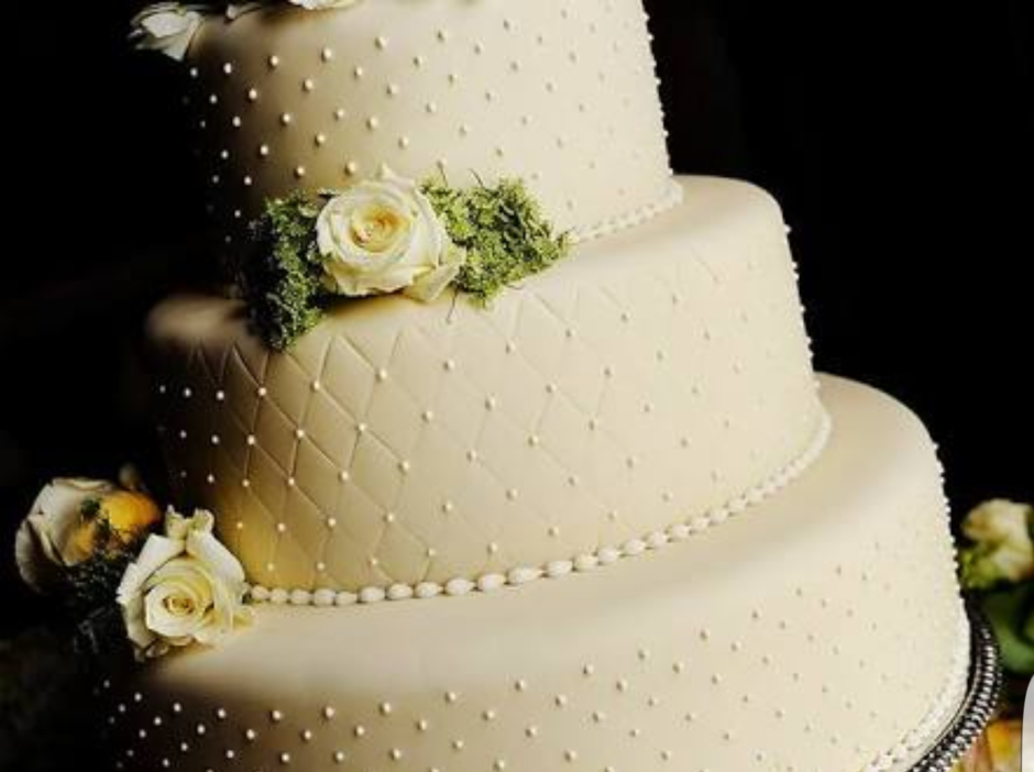 Свадебный торт с бусинами