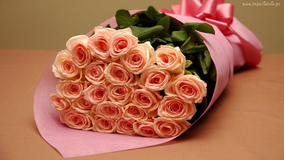 Красивый букет нежных роз