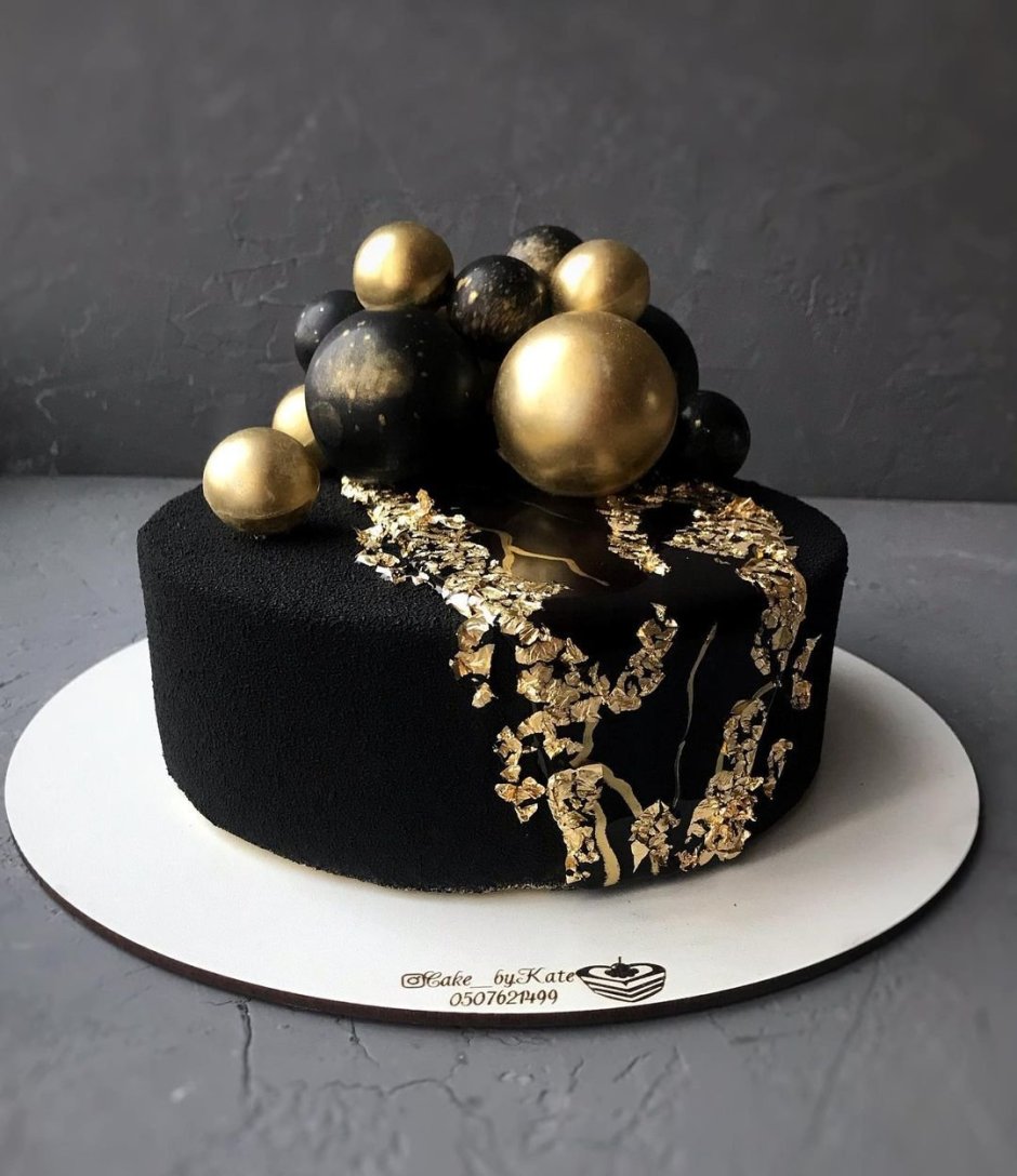 Торт черный с золотым