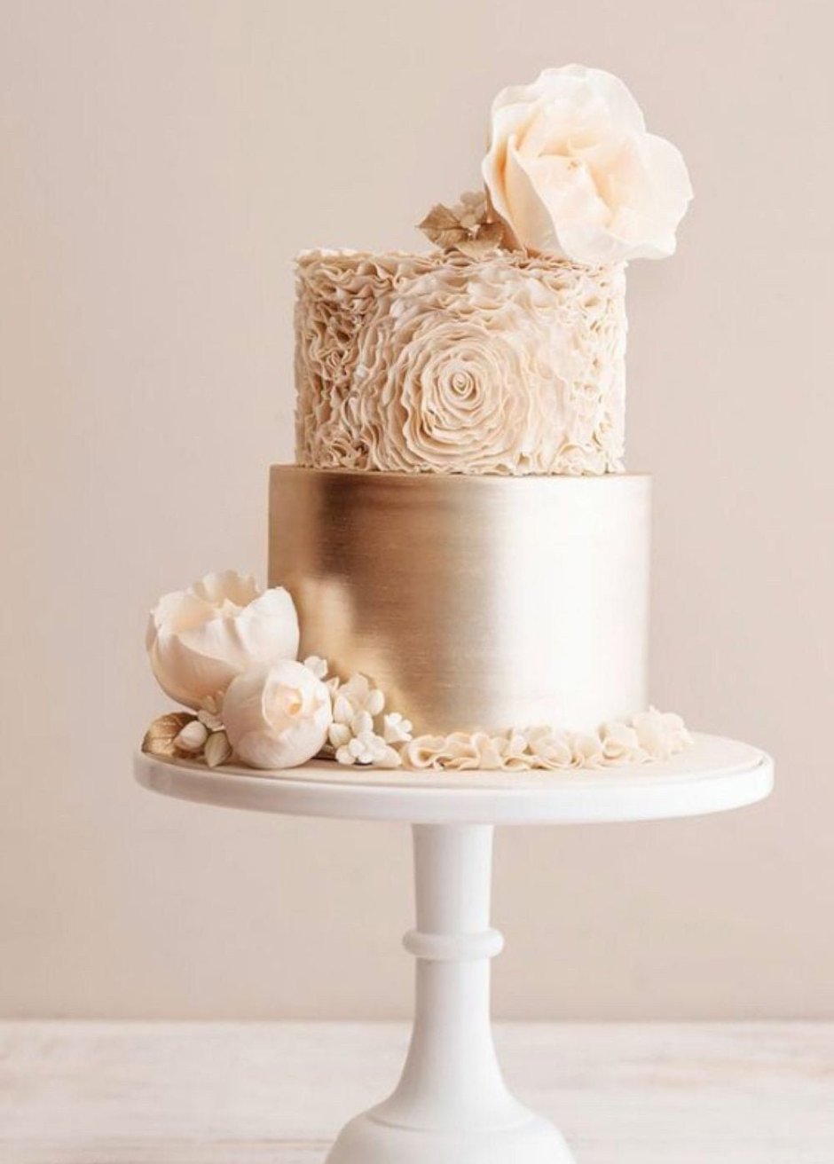 Свадебные торты белый с жемчужинами