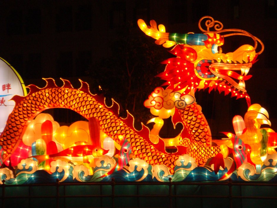 Праздник фонарей в Китае дракон