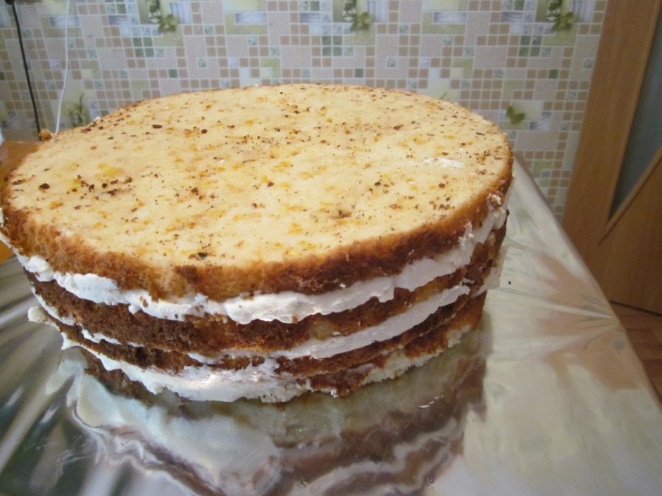 Торт из бисквитных коржей со сметанным кремом