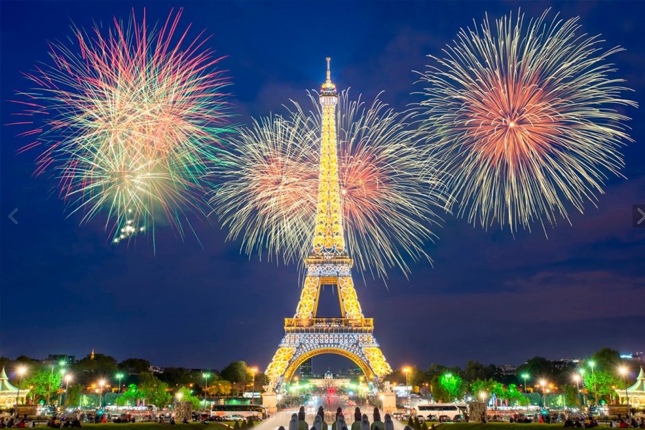 С изображением Парижа – столицы Франции. Новый год