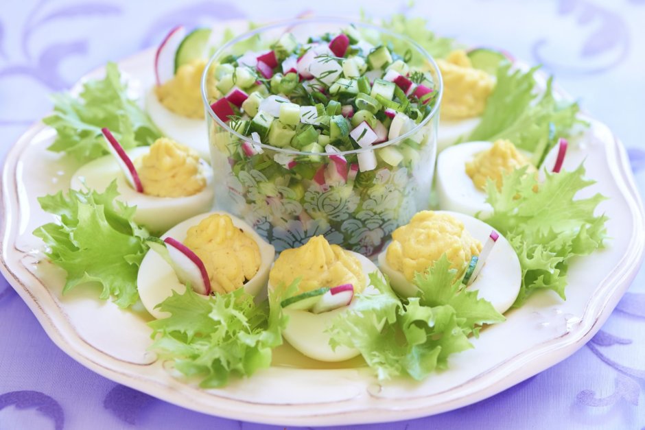 Пасхальный салат с 10 яйцами