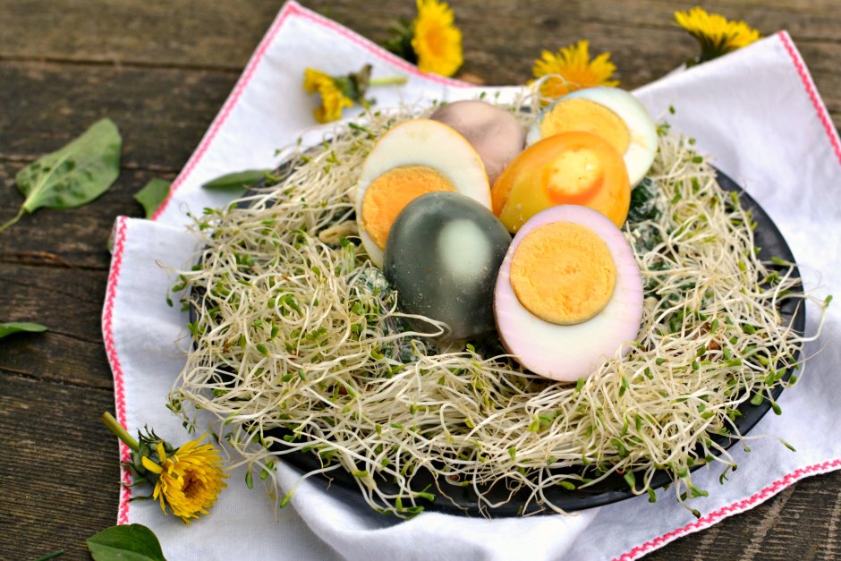 Салат в форме пасхального яйца