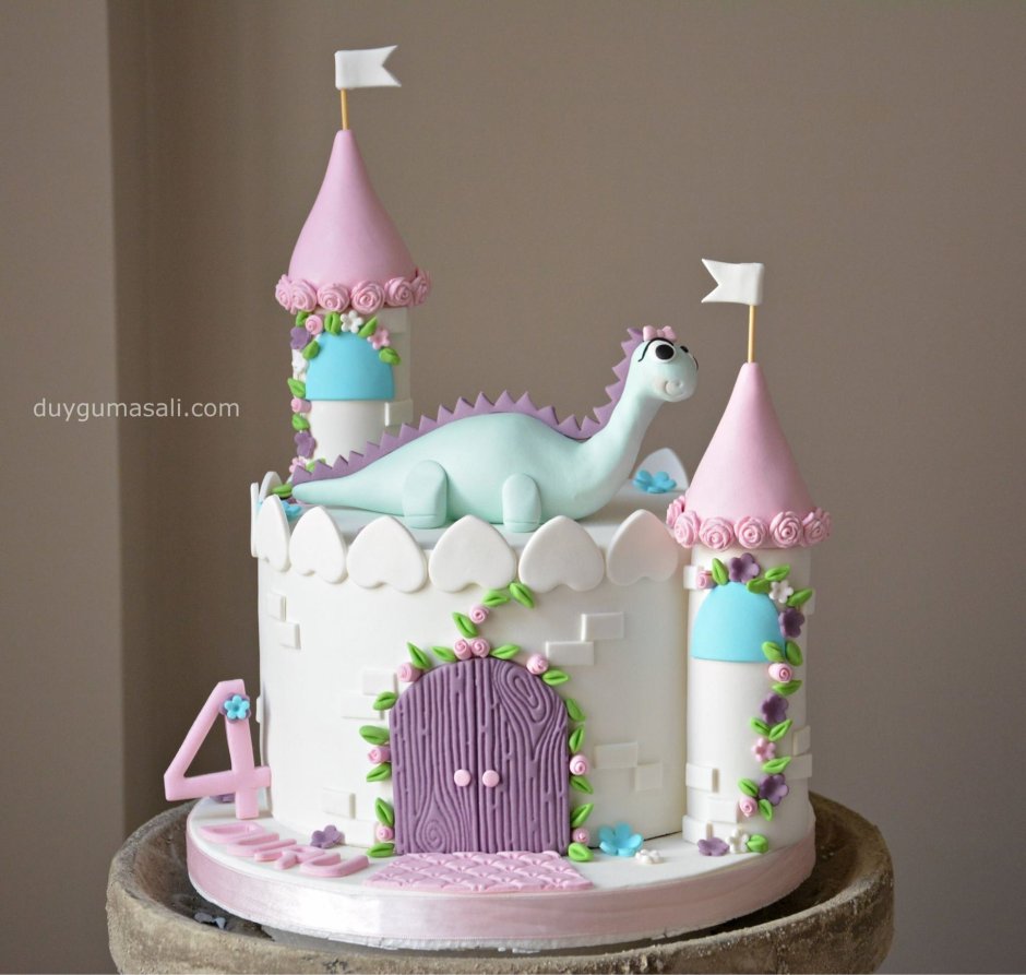 Торт с башнями для принцесс