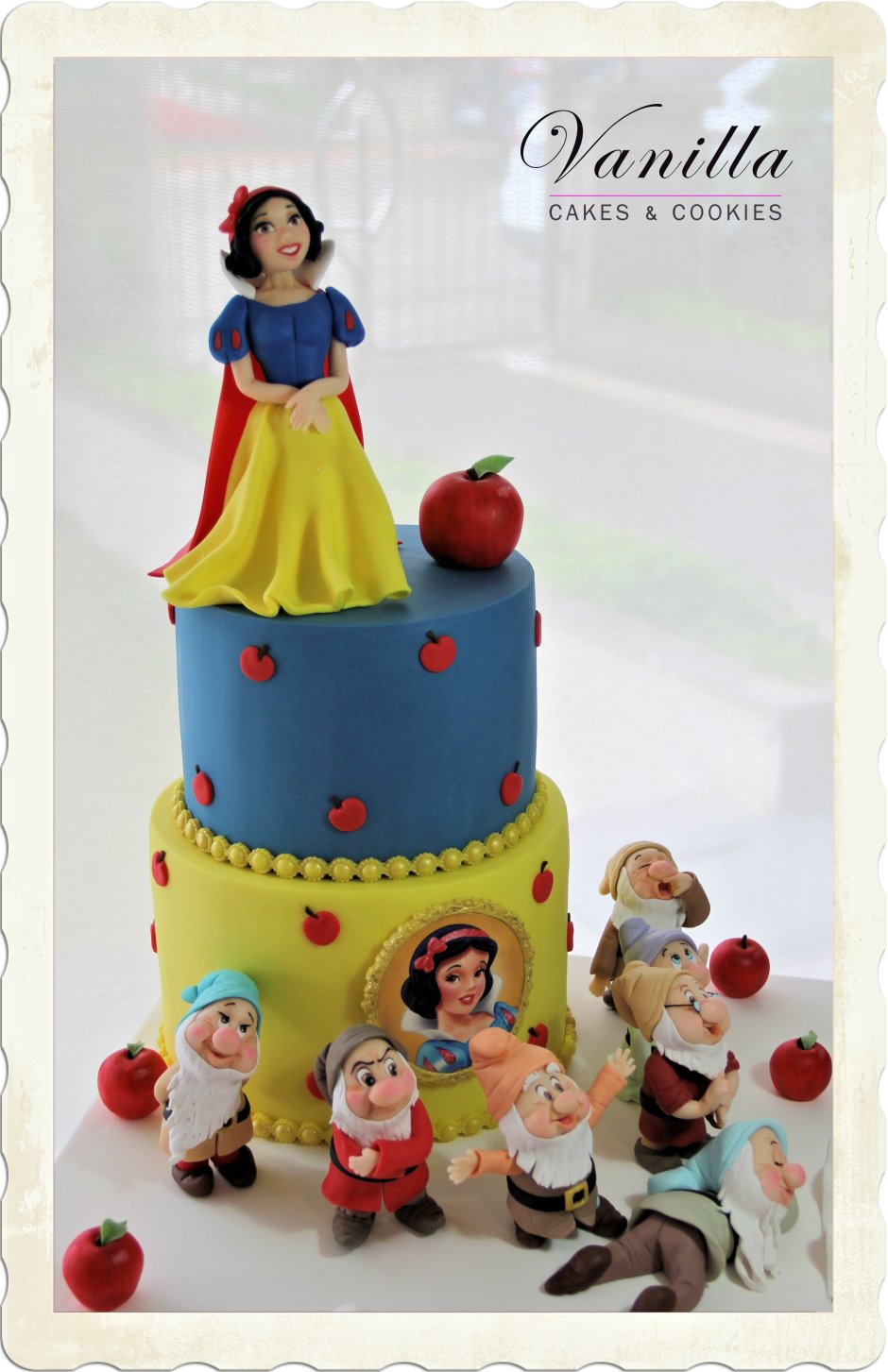 Торт кукла Белоснежка