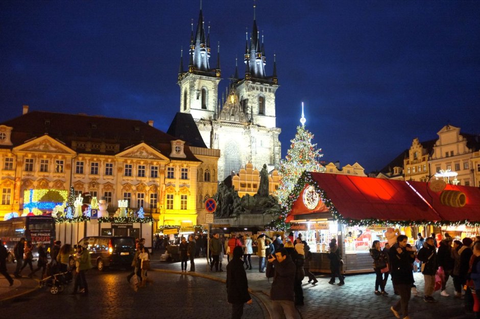 Заснеженный Рождественский город Прага