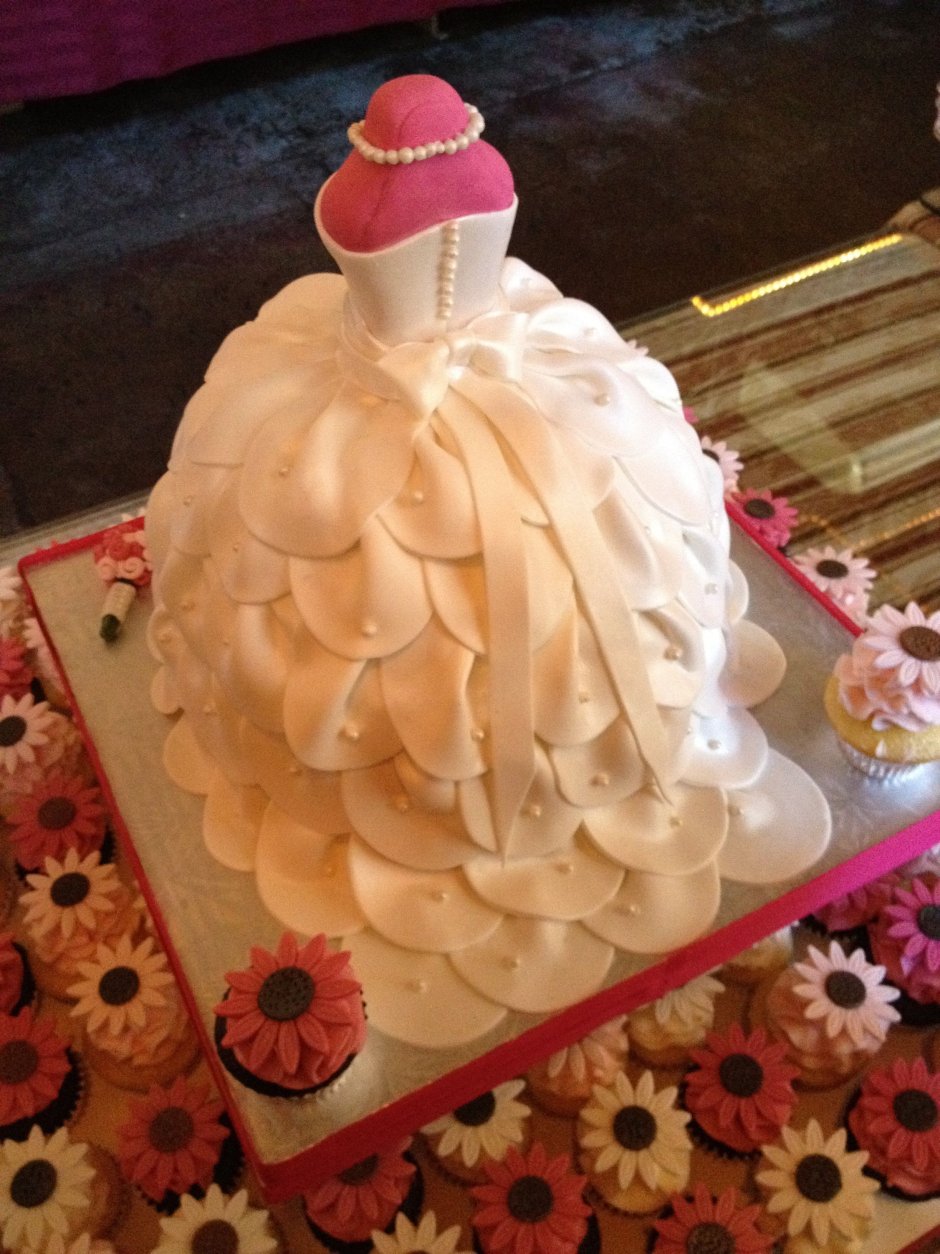Свадебное платье торт