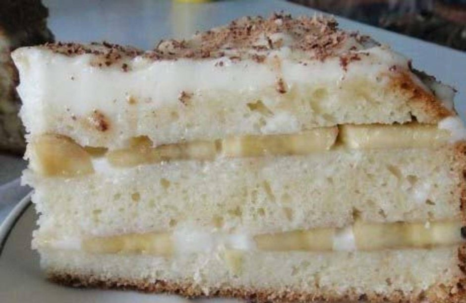Бисквитный торт со сметанным кремом и бананами