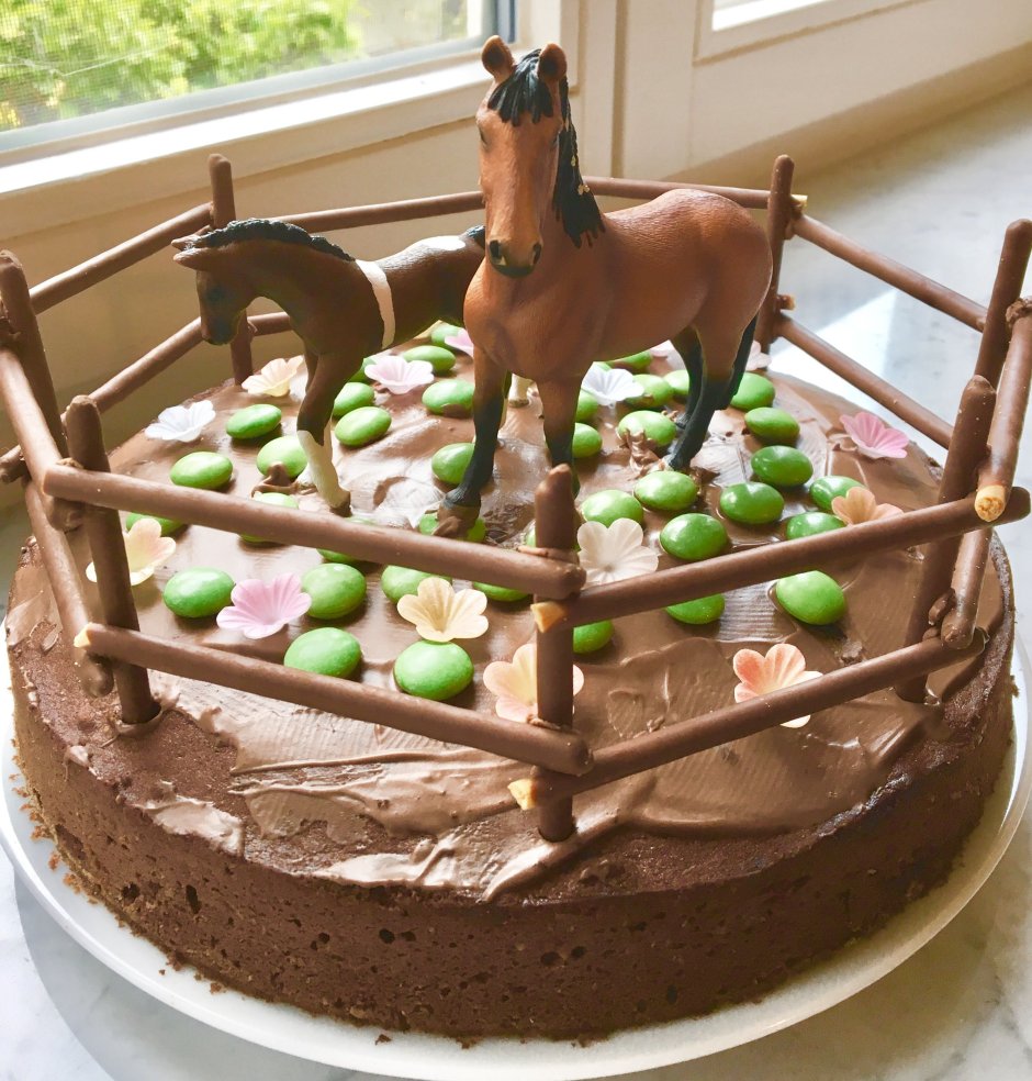 Торт с лошадью Паломино