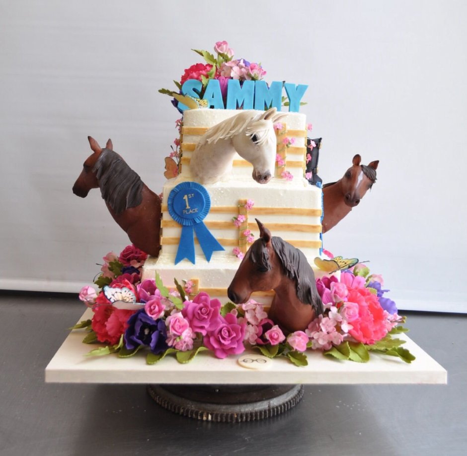 Свадебный торт с лошадьми
