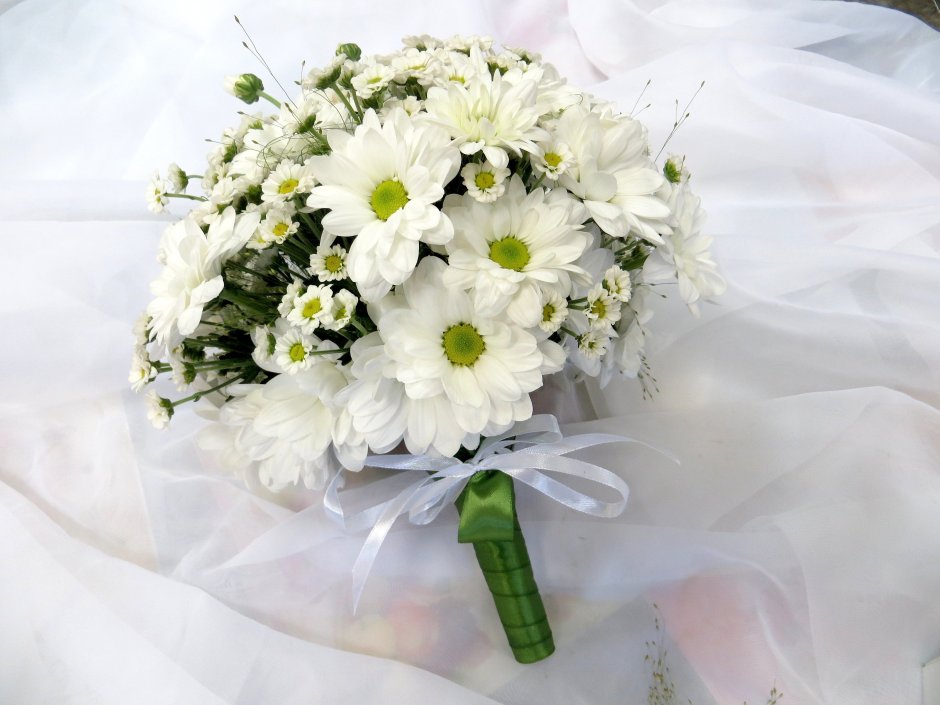 Букет невесты 2022 с хризантемами