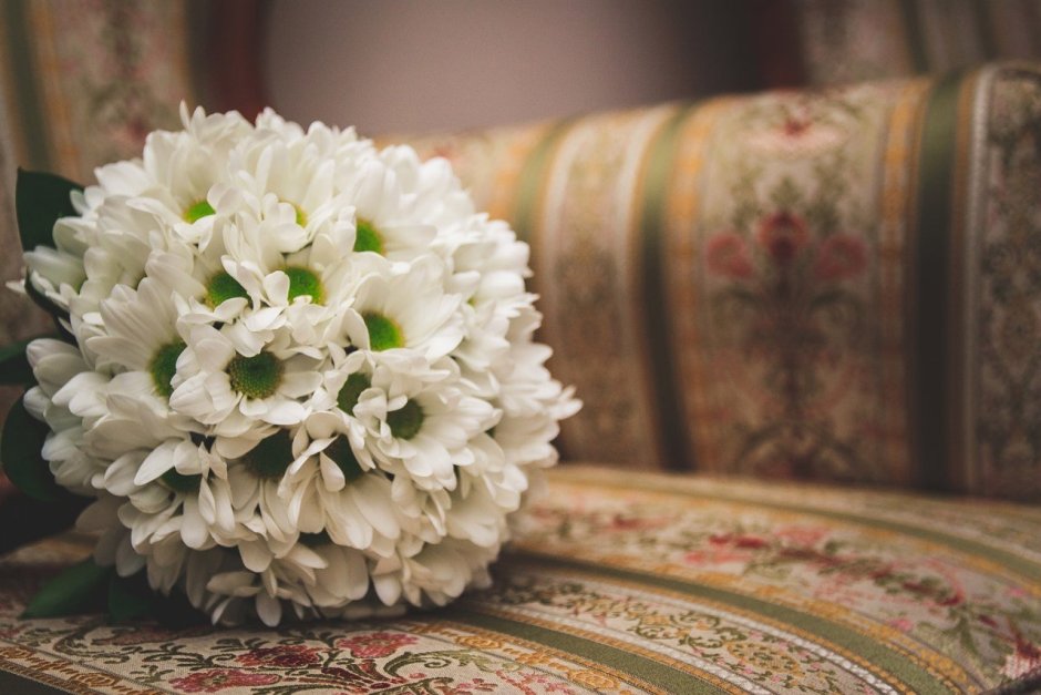 Букет невесты с ромашковой хризантемой