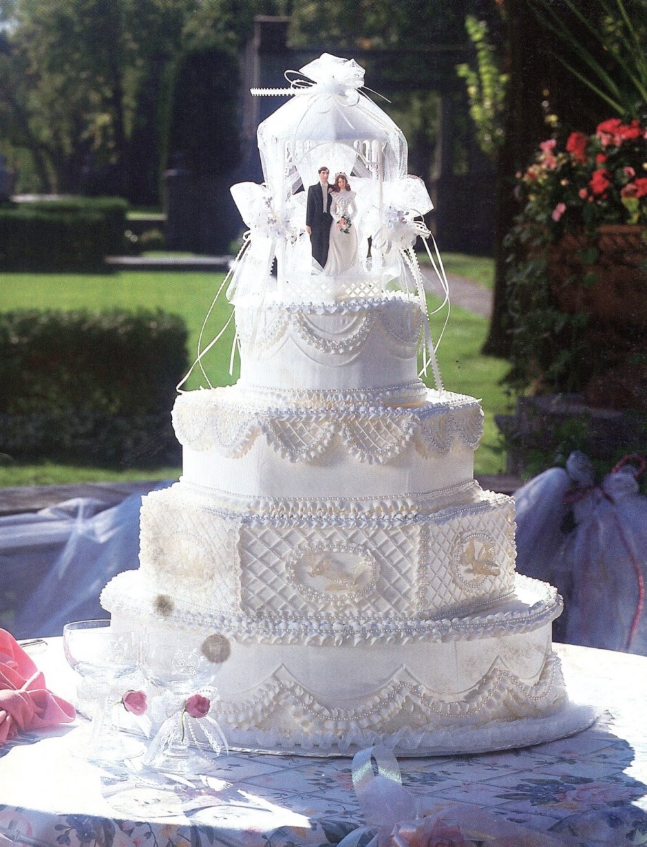 Свадебный торт трехъярусный 2021