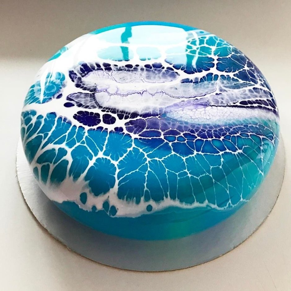 Торт с зеркальной глазурью океан