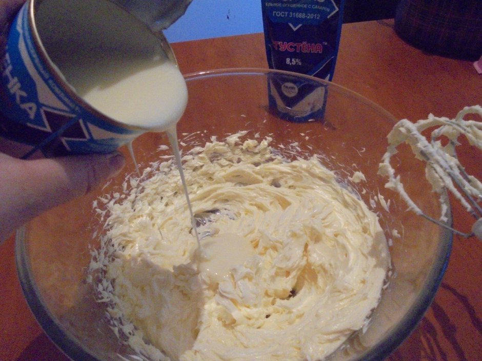 Крем для бисквитного торта со сгущенкой и маслом