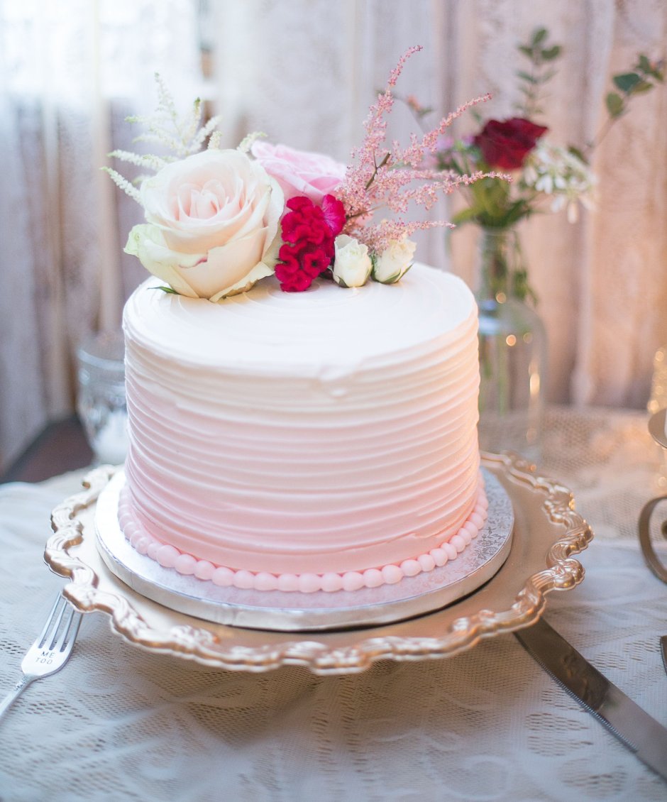 Свадебный торт бело розовый