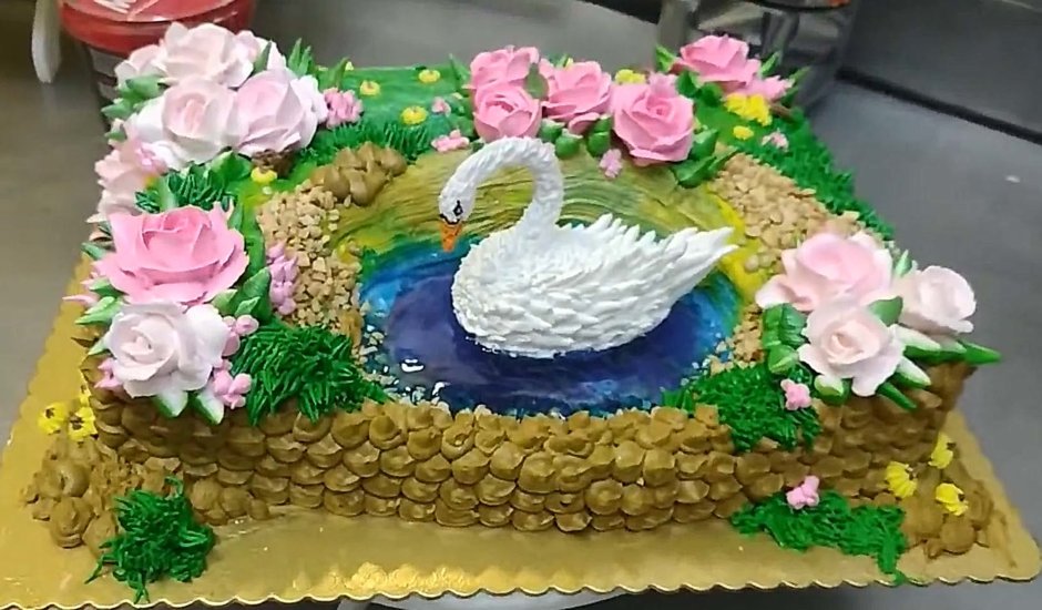 Торт с лебедями из крема