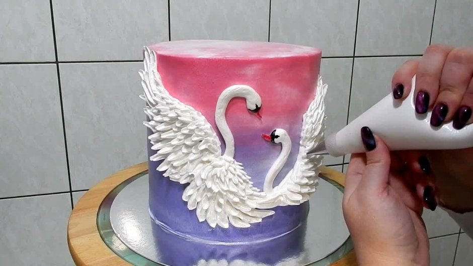 Торт с лебедями из крема