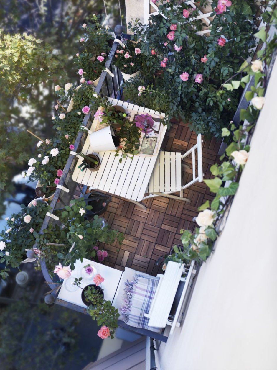 Как хранить елку на балконе летом