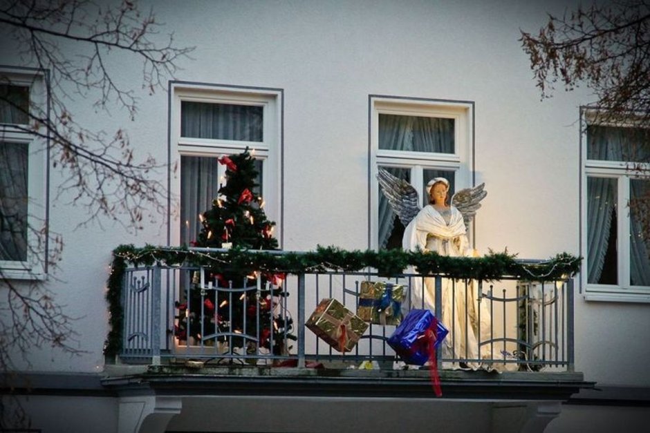 Новогоднее украшение балкона