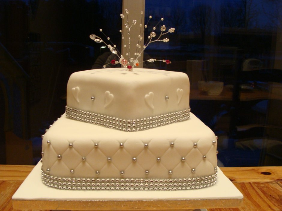 Свадебный торт квадратный двухъярусный