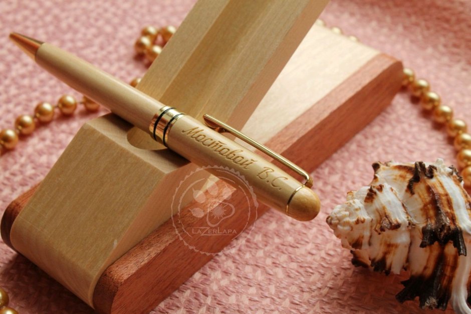 Деревянная ручка с гравировкой