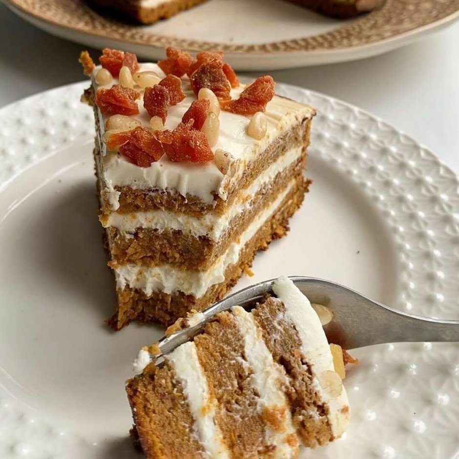 Морковный торт кусок