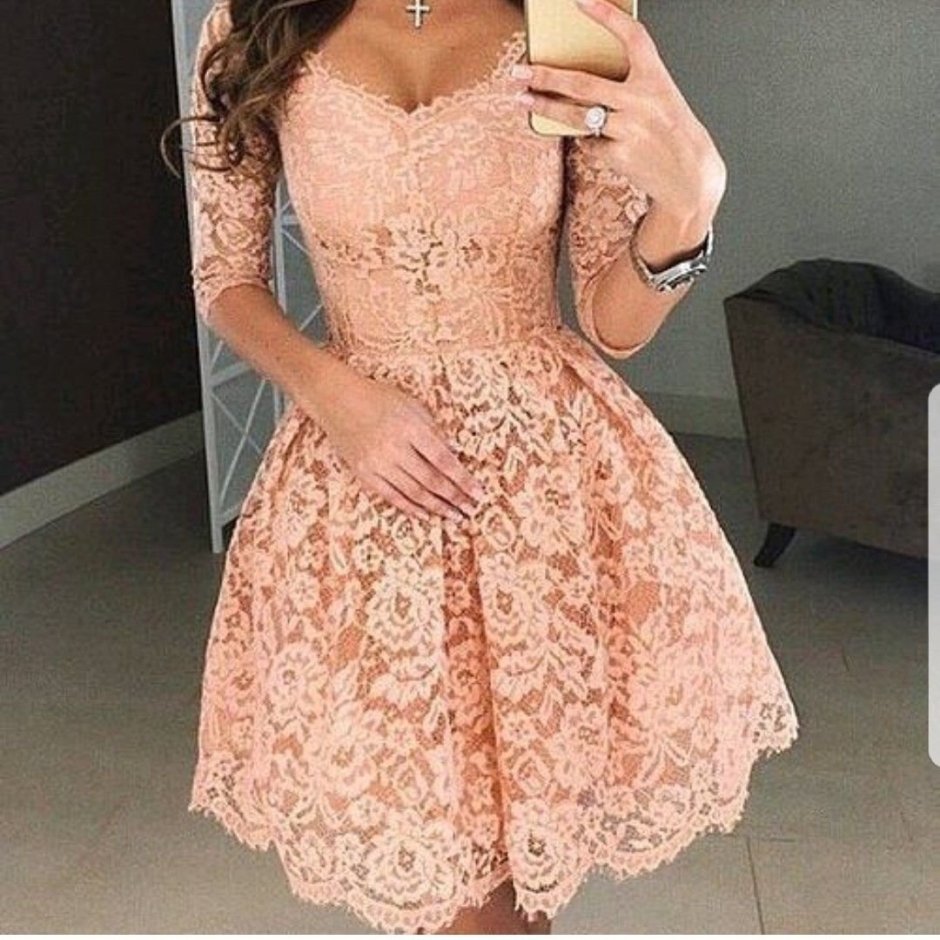 Платье нарядное с рукавом для девушки