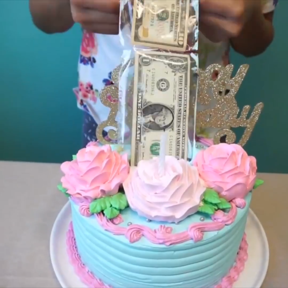 Торт с деньгами внутри