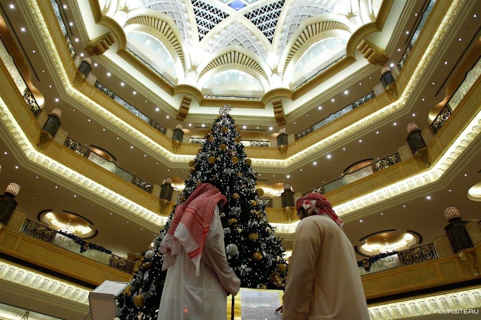 Абу Даби Emirates Palace Hotel ёлка