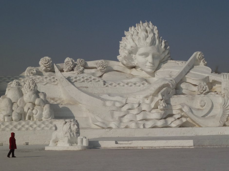 Харбин снежный городок скульптура богатыри