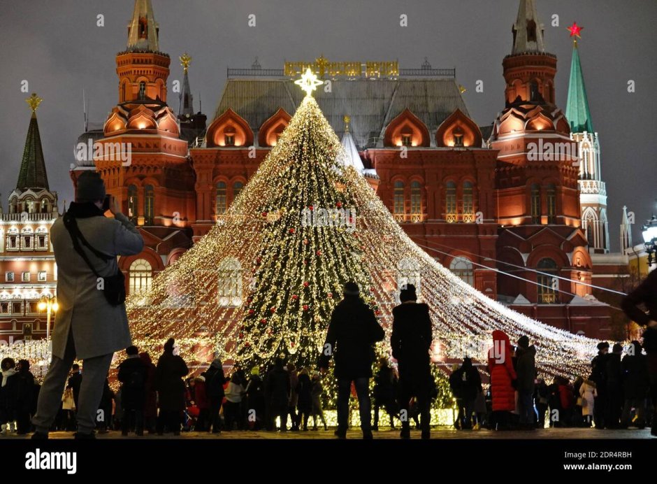 Дворцовая площадь в Санкт-Петербурге новый год 2022