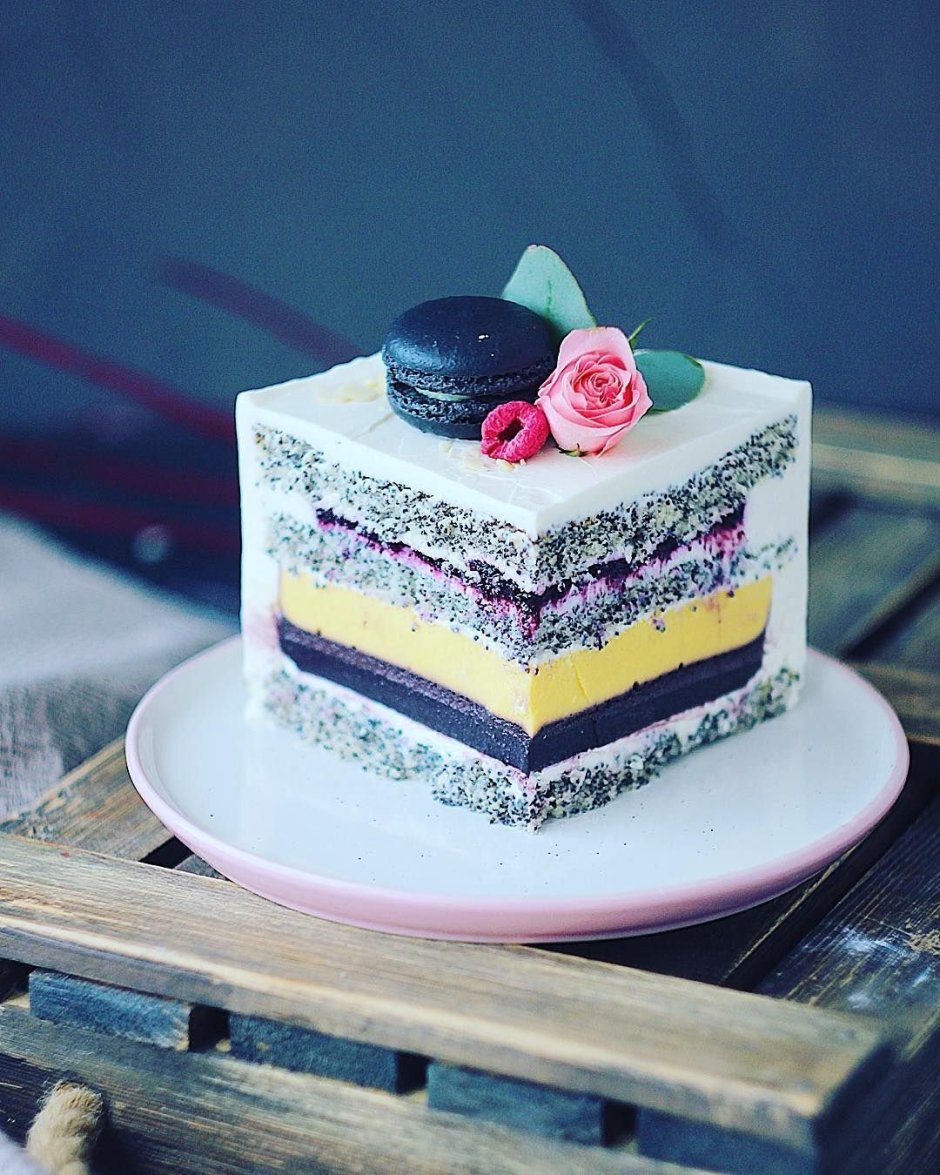 Модный торт для девочки